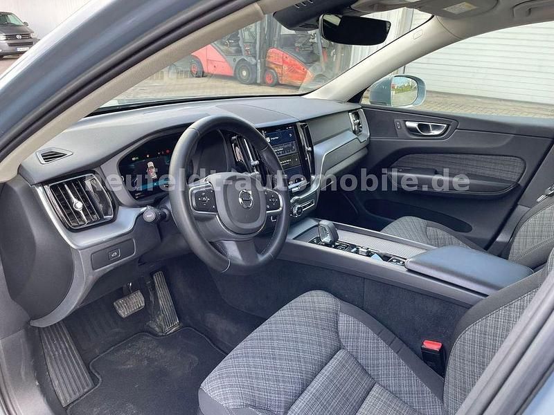 Gebraucht Volvo XC60 Core 197 PS (144 kW) 2022 Grau SUV