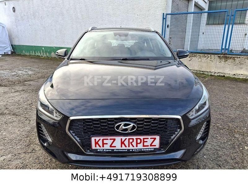 Gebraucht Hyundai i30 120 PS (88 kW) 2018 Schwarz Kombi