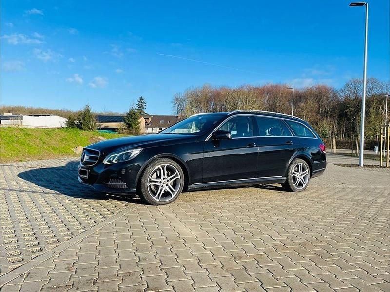 Schwarz Gebraucht 2014 Mercedes E350 Limousine | 13.800 € (Guter Preis) - Bild 1/4