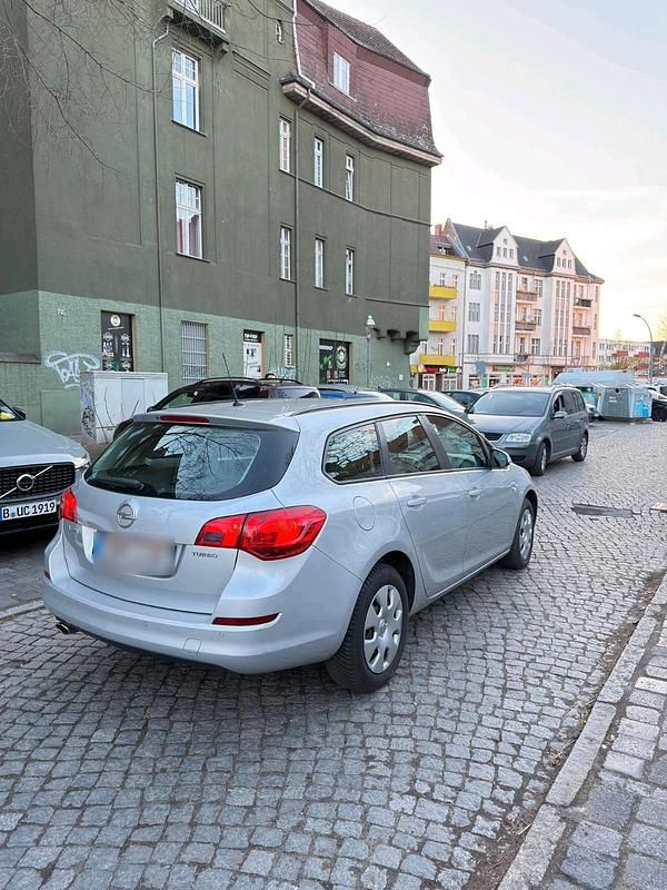 Second-hand Opel Astra 140 CP (102 kW) 2012 Gri Break