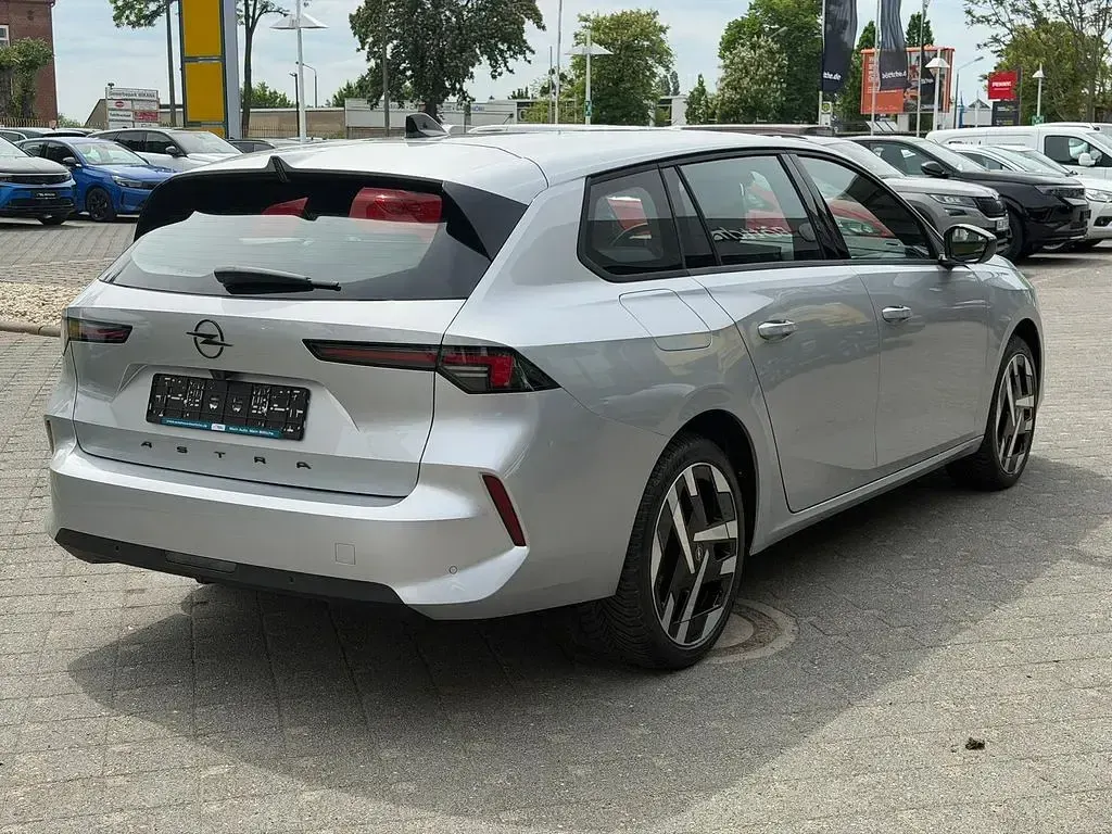 Neu Opel Astra Edition 114 kW (156 PS) 2026 Lackierung aluminiumgrau/typ aussenverkleidung metalliclackierung Kombi