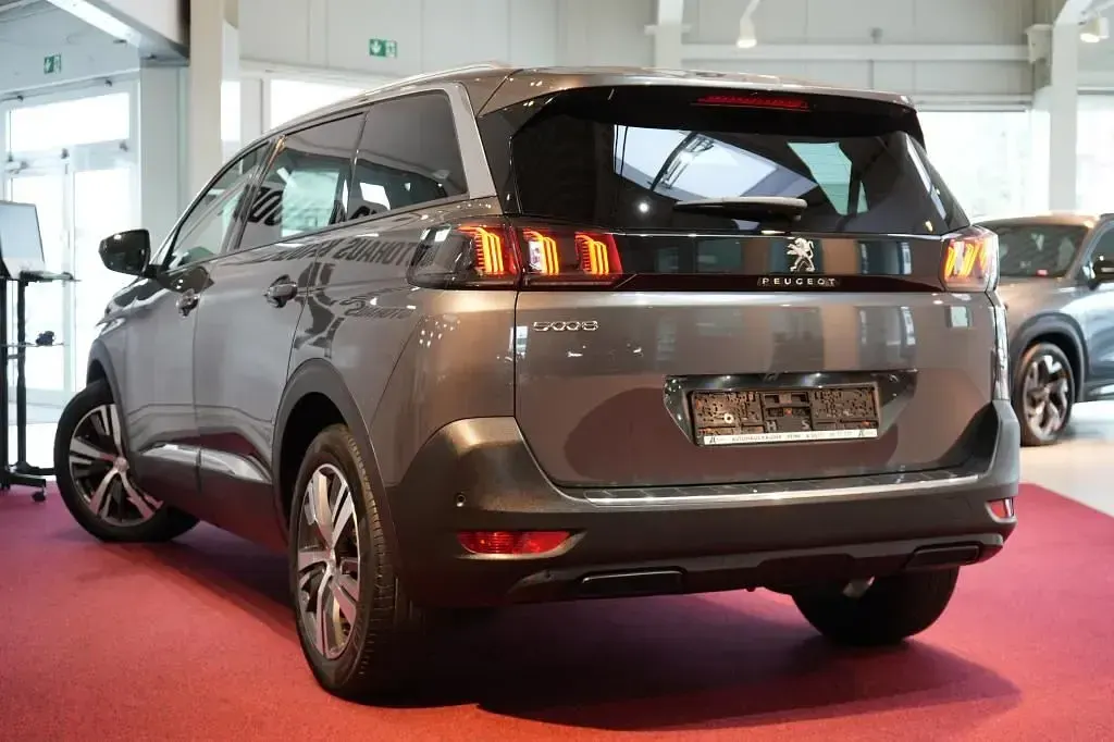 Gebraucht Peugeot 5008 Allure 131 PS (96 kW) 2021 Grau SUV