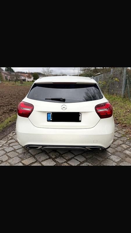 Weiß Gebraucht 2017 Mercedes A200 Urban Limousine | 16.000 € (Etwas zu teuer) - Bild 1/4