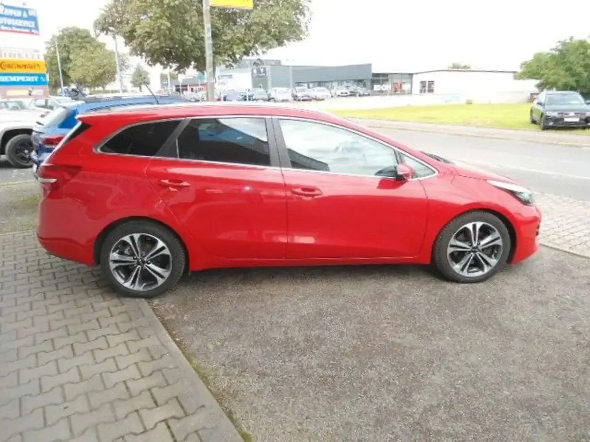 Gebraucht Kia Ceed Sportswagon 120 PS (88 kW) 2016 (frd) trackrot Kombi