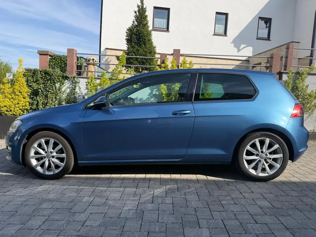 Second-hand VW Golf VII Highline 150 CP (110 kW) 2015 Albastru Berlinǎ