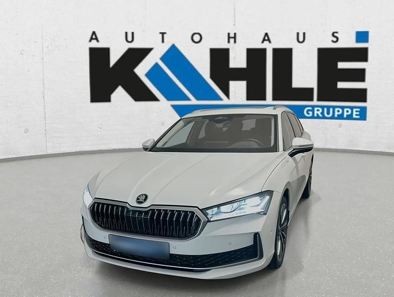 Weiss Gebraucht 2024 Skoda Superb LAURIN & KLEMENT Kombi | 39.990 € (Teuer) - Bild 1/4