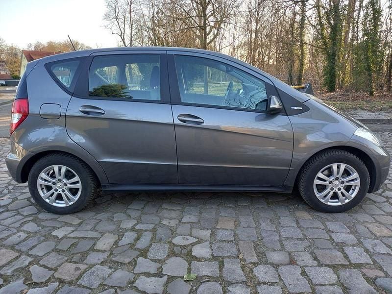 Gebraucht Mercedes A160 95 PS (69 kW) 2011 Grau Limousine