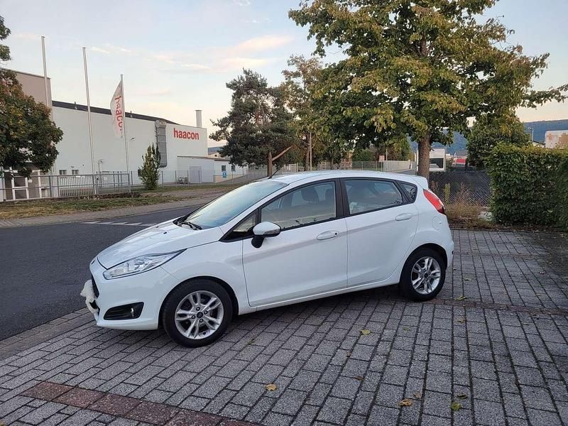 Gebraucht Ford Fiesta Trend 75 PS (55 kW) 2016 Weiß Limousine