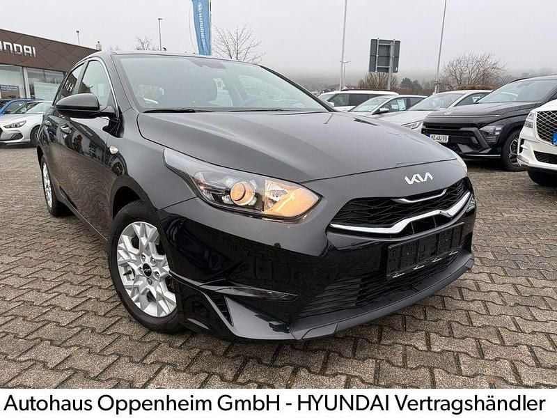 Schwarz Gebraucht 2022 Kia Ceed Vision Kleinwagen | 19.995 € (Fairer Preis) - Bild 1/4