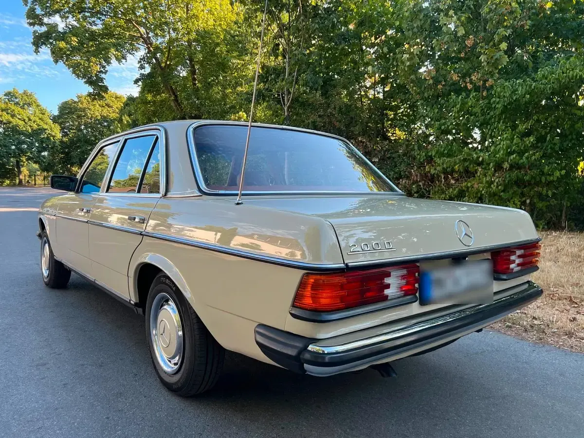 Gebraucht Mercedes 200 60 PS (44 kW) 1981 Beige Limousine