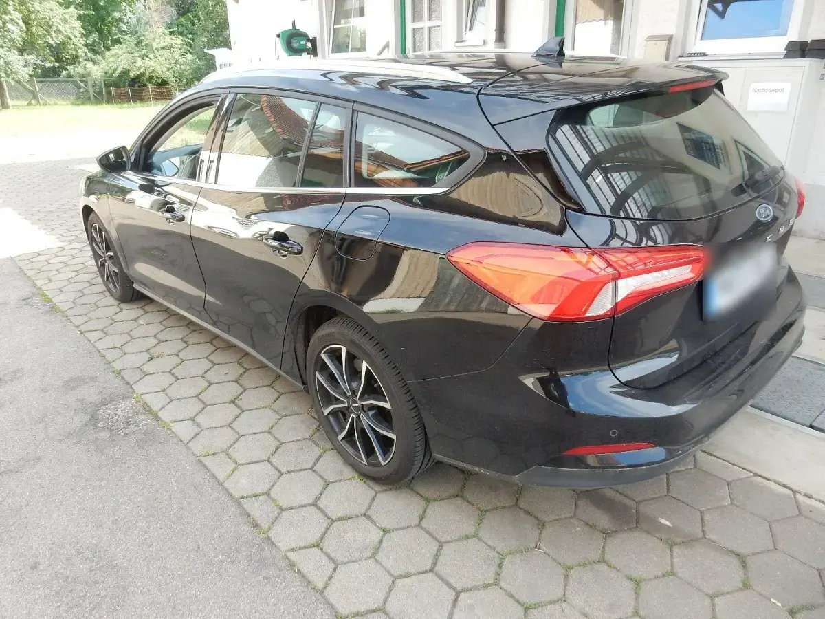 Gebraucht Ford Focus 101 PS (74 kW) 2022 Schwarz Kombi