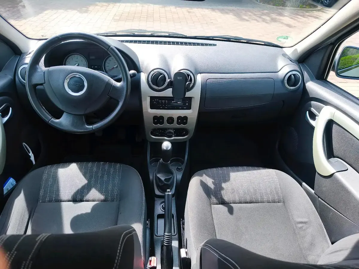 Gebraucht Dacia Logan MCV Lauréate 86 PS (63 kW) 2012 Silber Kombi