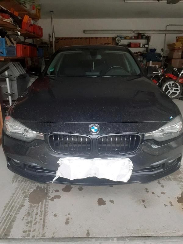 Schwarz Gebraucht 2017 BMW 330 Advantage Kombi | 16.555 € (Fairer Preis) - Bild 1/4