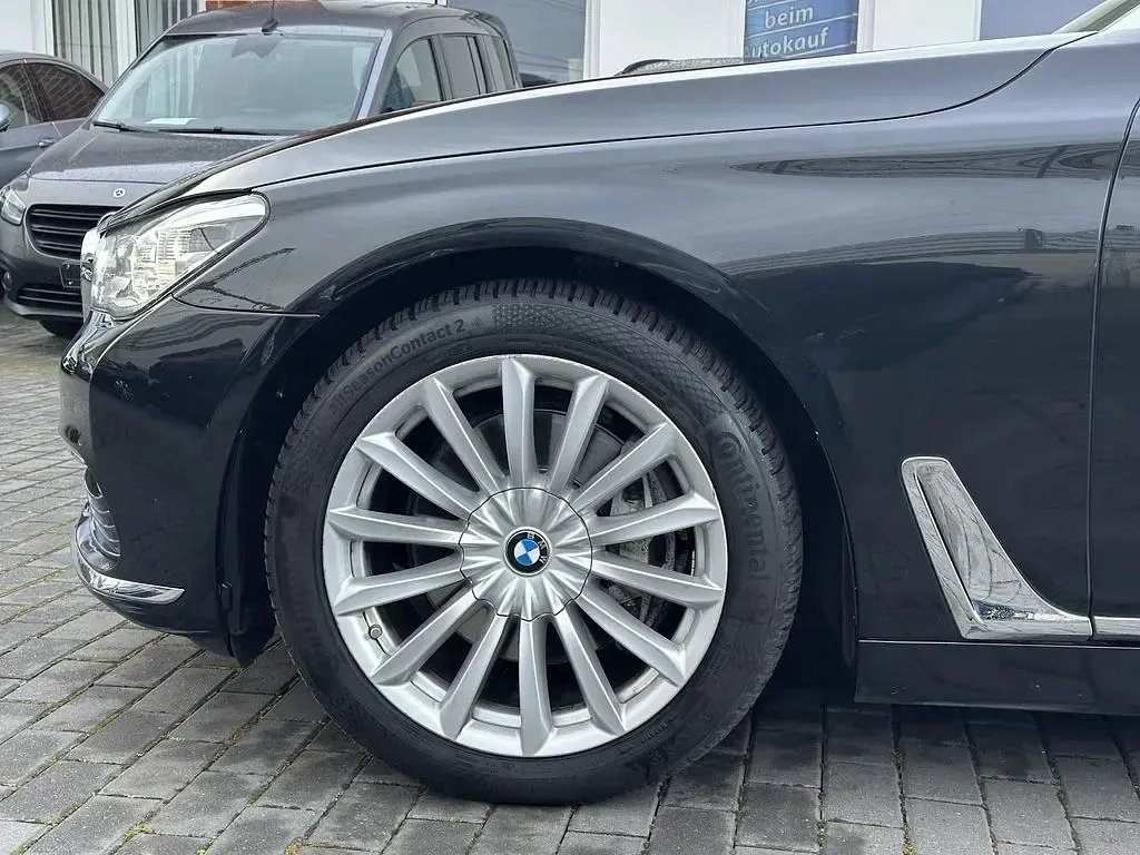 Gebraucht BMW 730 265 PS (194 kW) 2016 Black sapphire Limousine