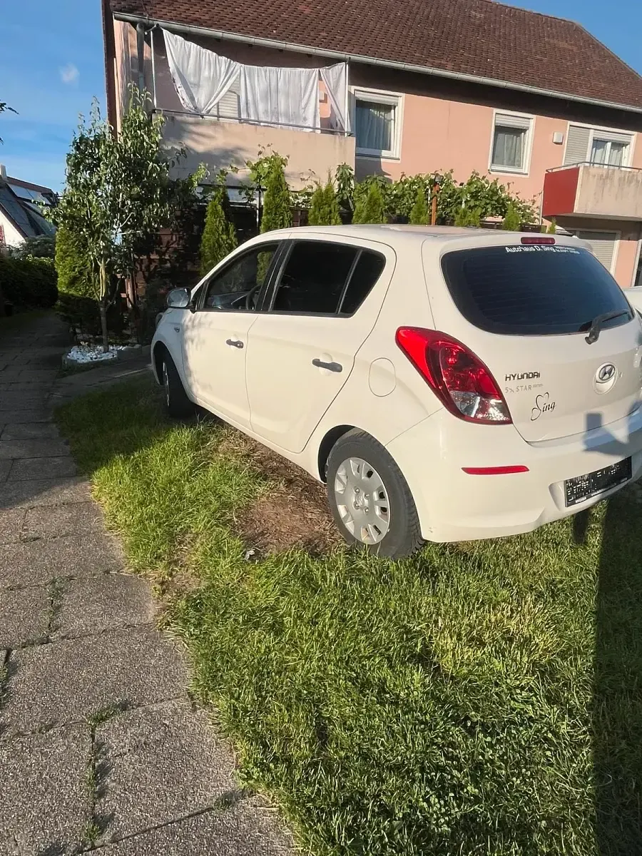 Gebraucht Hyundai i20 86 PS (63 kW) 2013 Weiß Kleinwagen