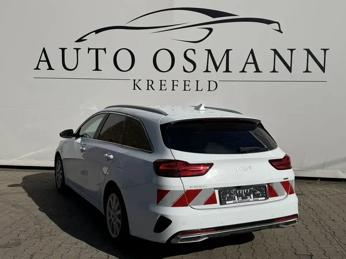 Gebraucht Kia Ceed Vision 105 PS (77 kW) 2023 Weiß Kleinwagen
