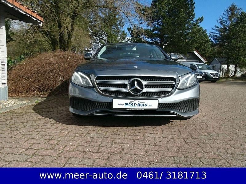 Gebraucht Mercedes E350 Avantgarde 258 PS (189 kW) 2016 Selenitgrau Limousine