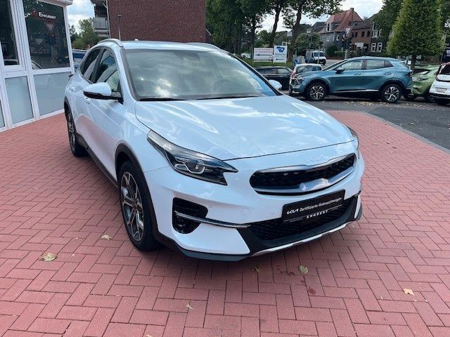 Weiß Gebraucht 2022 Kia XCeed Spirit SUV | 22.990 € (Teuer) - Bild 1/4
