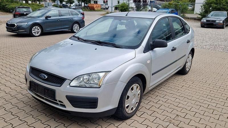 Silber Gebraucht 2005 Ford Focus Trend Limousine | 890 € (Guter Preis) - Bild 1/4