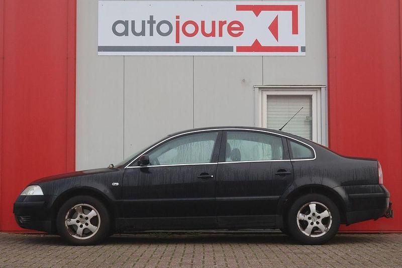 Gebraucht VW Passat Comfortline 116 PS (85 kW) 2001 Schwarz Limousine