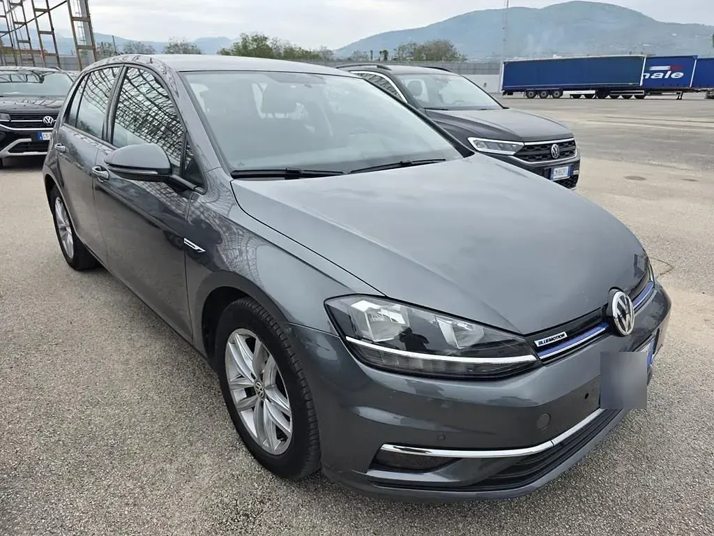 Gebraucht VW Golf VII Comfortline 131 PS (96 kW) 2019 Grau Limousine