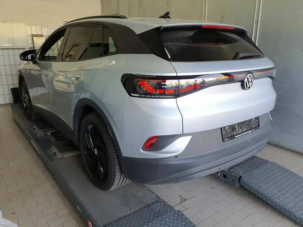 Gebraucht VW ID.4 Pro Performance 150 kW (204 PS) 2024 1t scale silver metallic SUV