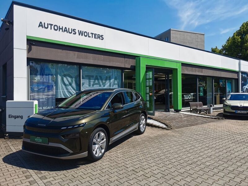 Emerald green Neu 2025 Skoda Enyaq iV Loft SUV | 43.900 € (Guter Preis) - Bild 1/4