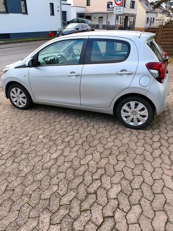 Gebraucht Peugeot 108 Active 82 PS (60 kW) 2015 Silber Kleinwagen