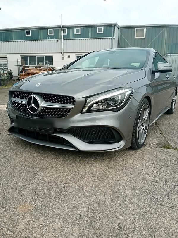 Grau Gebraucht 2017 Mercedes CLA180 Limousine | 14.500 € (Superpreis) - Bild 1/4