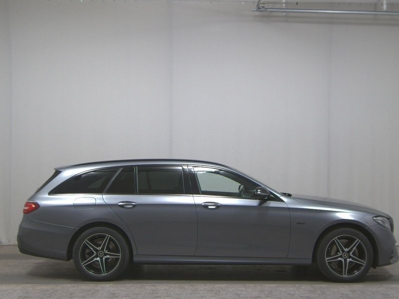 Grau Gebraucht 2019 Mercedes E300 AMG line Kombi | 22.480 € (Guter Preis) - Bild 1/4