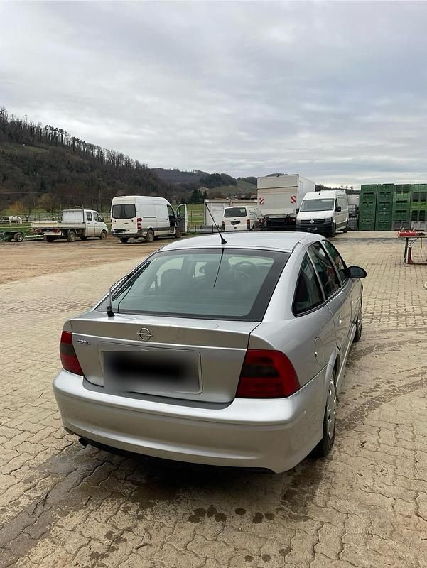 Gebraucht Opel Vectra 130 PS (95 kW) 2002 Silber Coupé