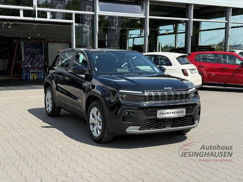 Neu Jeep Avenger Altitude 101 PS (74 kW) 2025 Schwarz SUV
