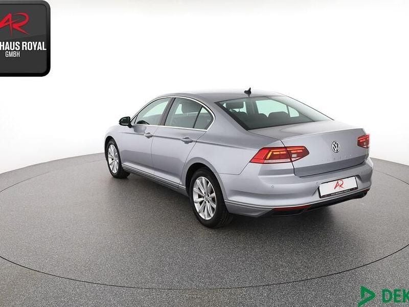 Gebraucht VW Passat 150 PS (110 kW) 2019 Pyritsilber Limousine