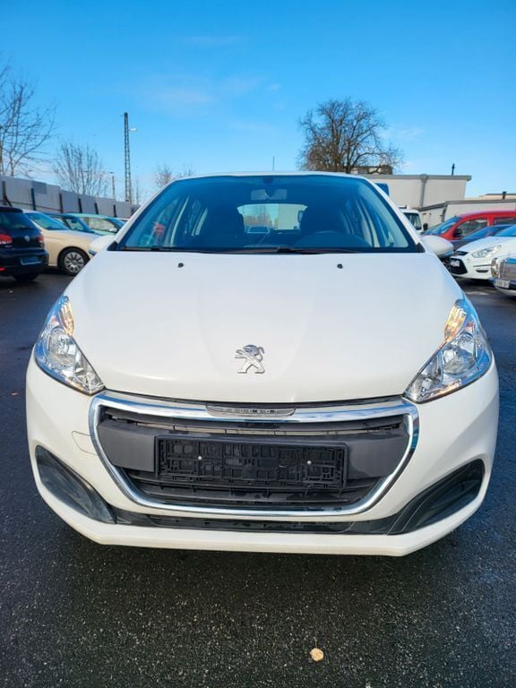 Gebraucht Peugeot 208 Active 102 PS (75 kW) 2020 Weiß Kleinwagen