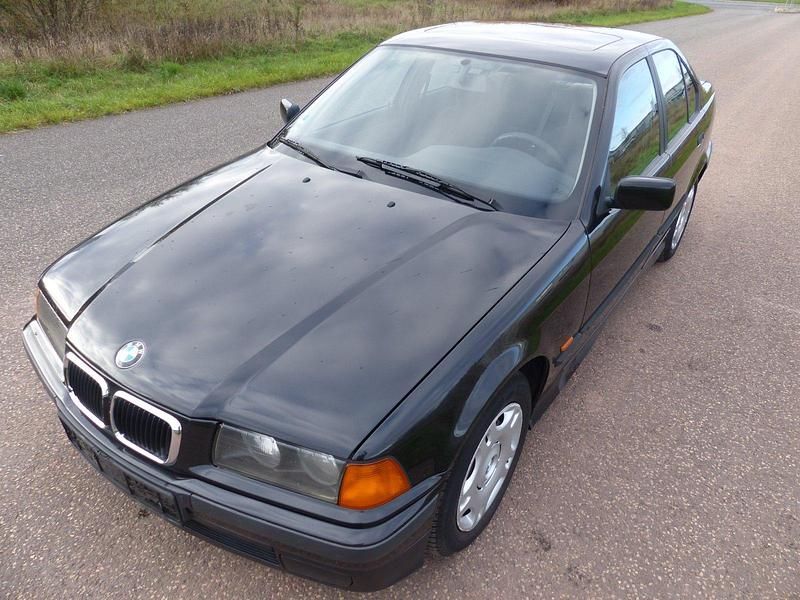 Schwarz Gebraucht 1997 BMW 316 Limousine | 2.500 € - Bild 1/4