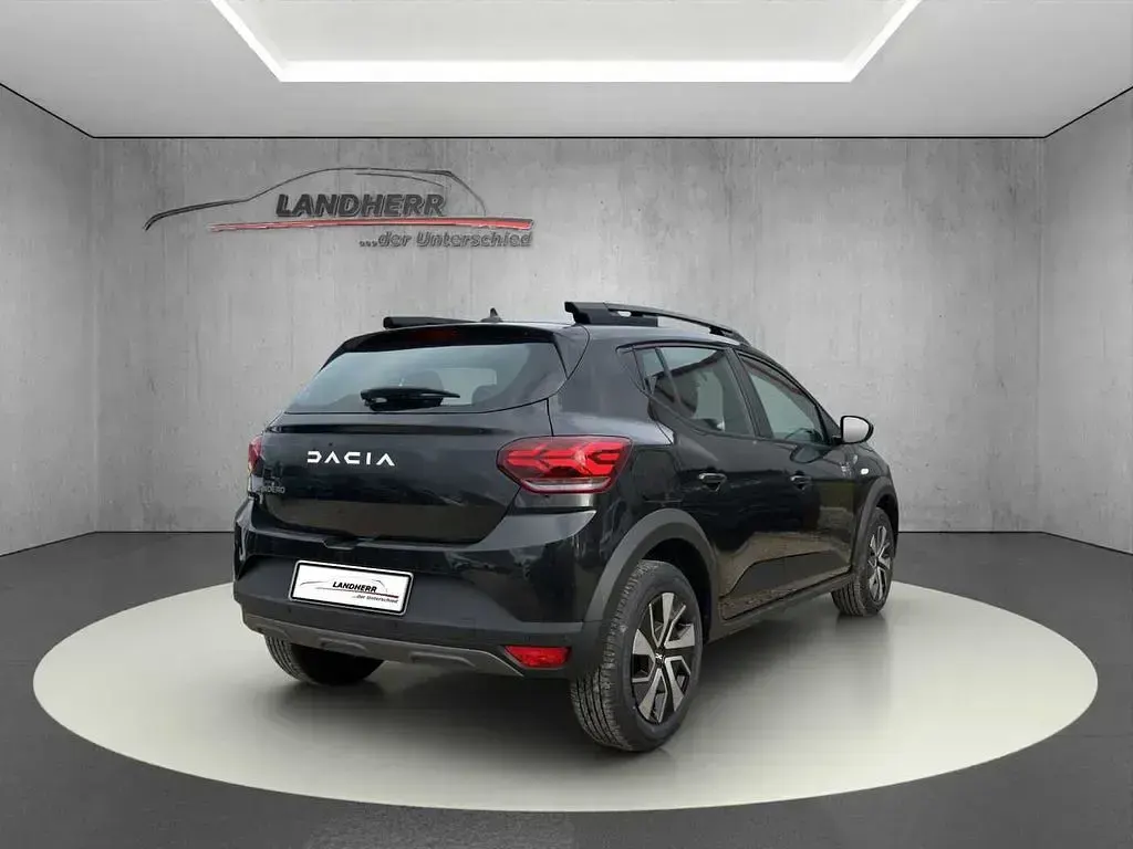 Neu Dacia Sandero Expression 91 PS (66 kW) 2025 Schwarz Limousine
