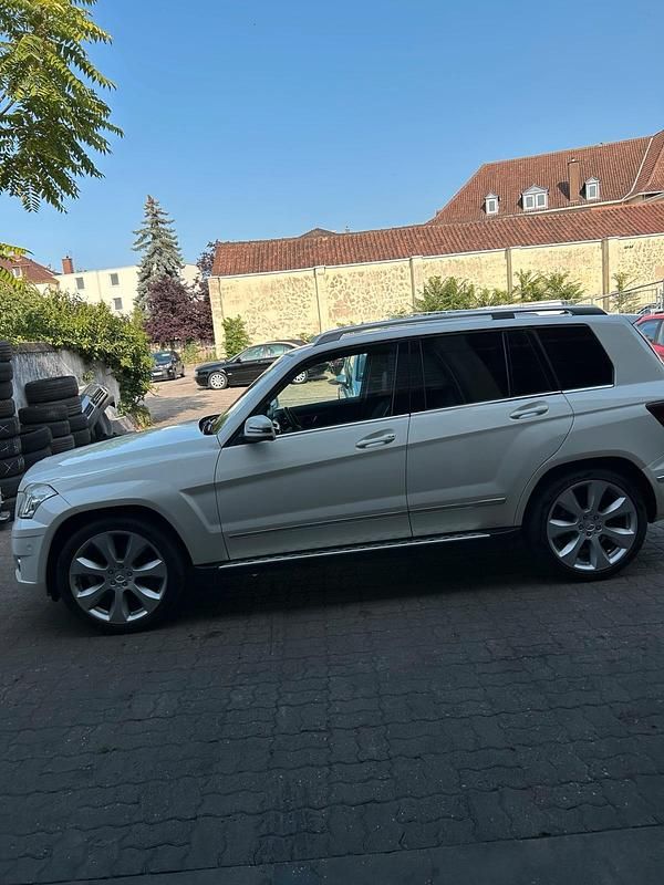 Gebraucht Mercedes GLK320 224 PS (164 kW) 2009 Weiß SUV