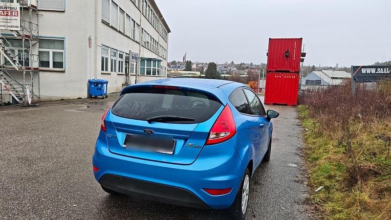 Gebraucht Ford Fiesta 95 PS (69 kW) 2011 Blau Kleinwagen
