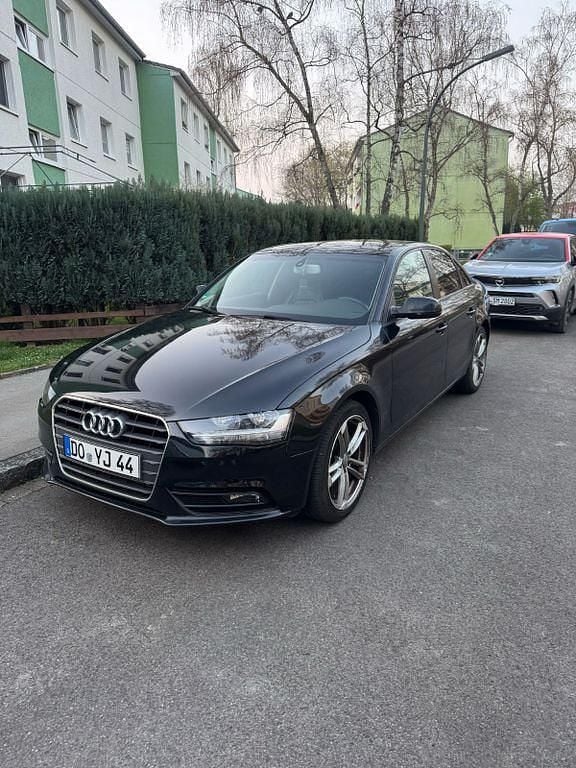 Schwarz Gebraucht 2013 Audi A4 Attraction Limousine | 11.300 € (Fairer Preis) - Bild 1/4