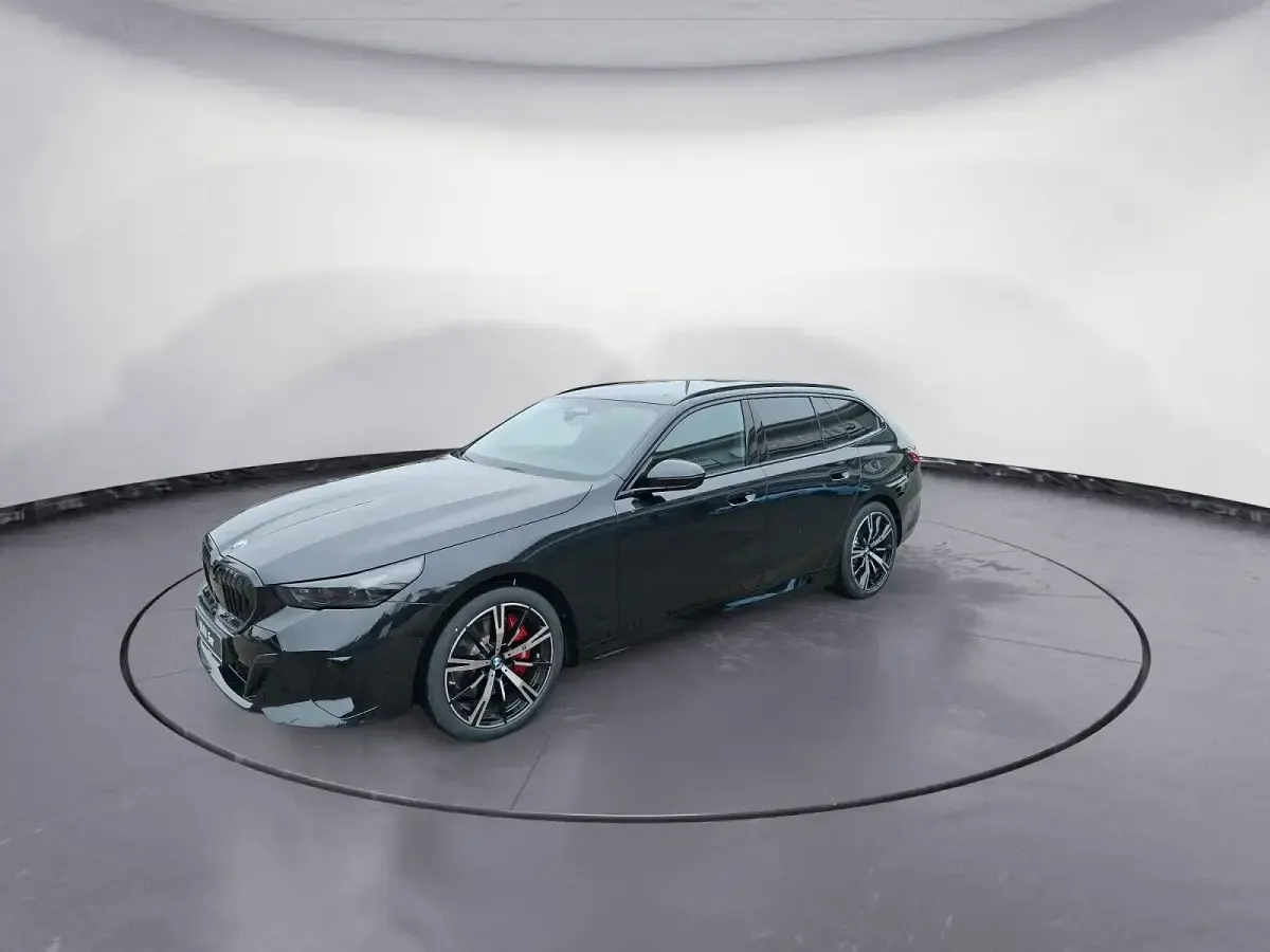 Gebraucht BMW 540 M Sport 303 PS (222 kW) 2026 Schwarz Kombi