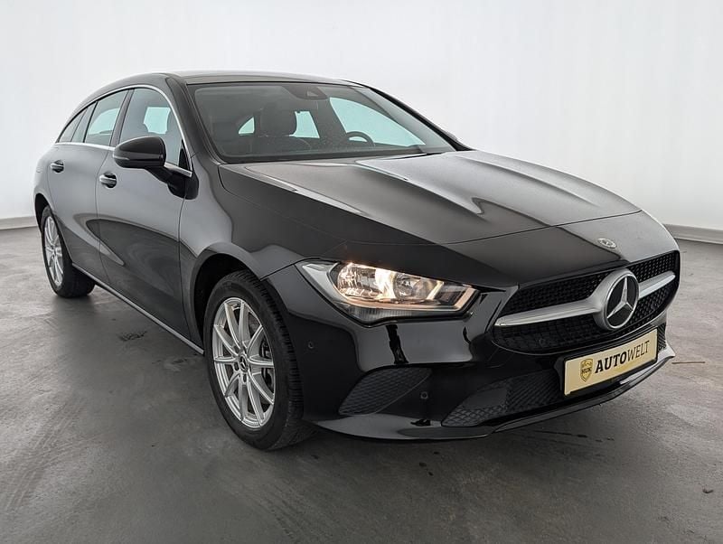 Gebraucht Mercedes CLA250e Shooting Brake 218 PS (160 kW) 2022 Schwarz Kombi