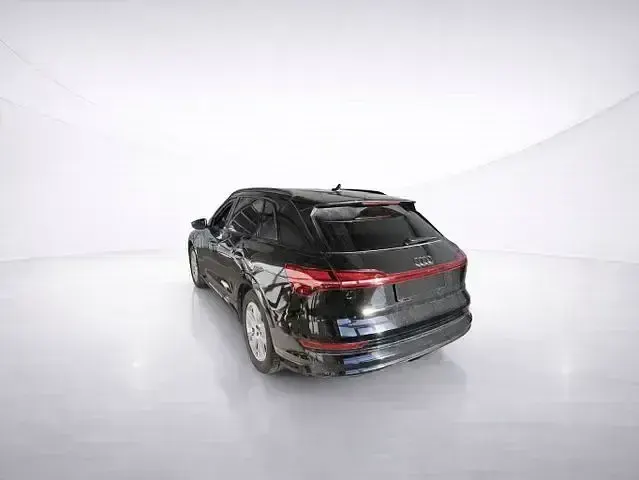 Używany Audi e-tron Advanced Plus 300 kW (408 KM) 2023 Czarny SUV