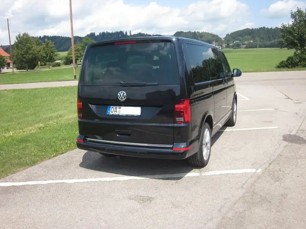 Gebraucht VW Multivan Generation Six 204 PS (150 kW) 2022 Schwarz Van / Kleinbus