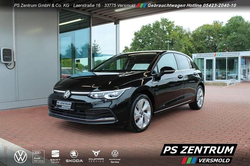 Grenadillschwarz (metallic) Gebraucht 2024 VW Golf VIII Style Limousine | 23.430 € (Guter Preis) - Bild 1/4