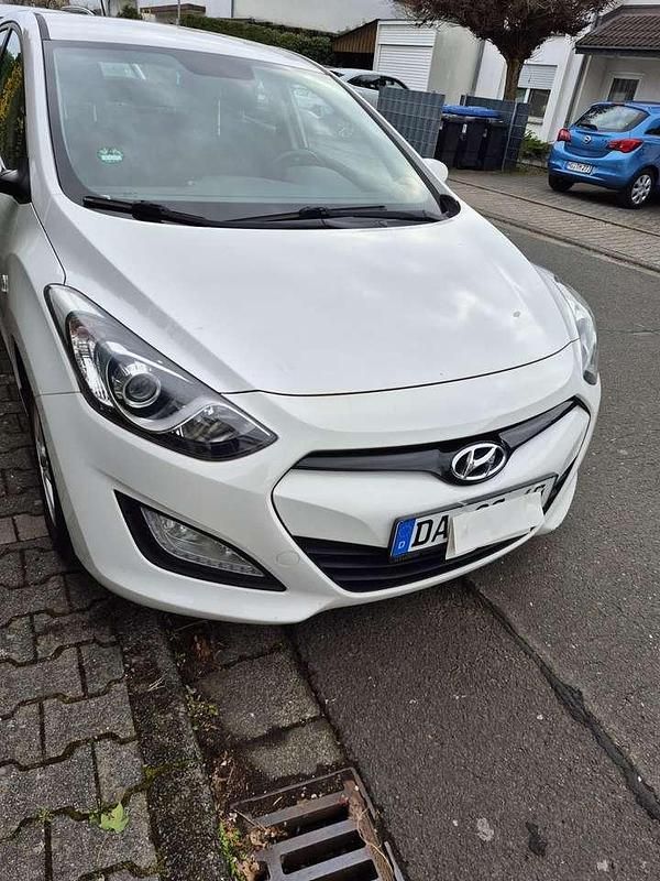 Gebraucht Hyundai i30 Classic 99 PS (72 kW) 2015 Limousine