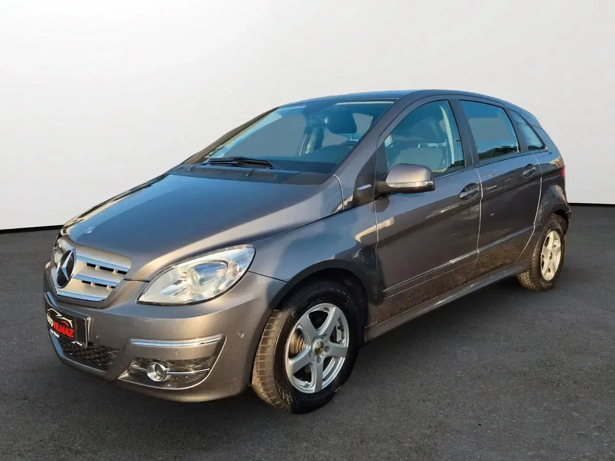 Gebraucht Mercedes B180 116 PS (85 kW) 2011 Grau Kleinwagen
