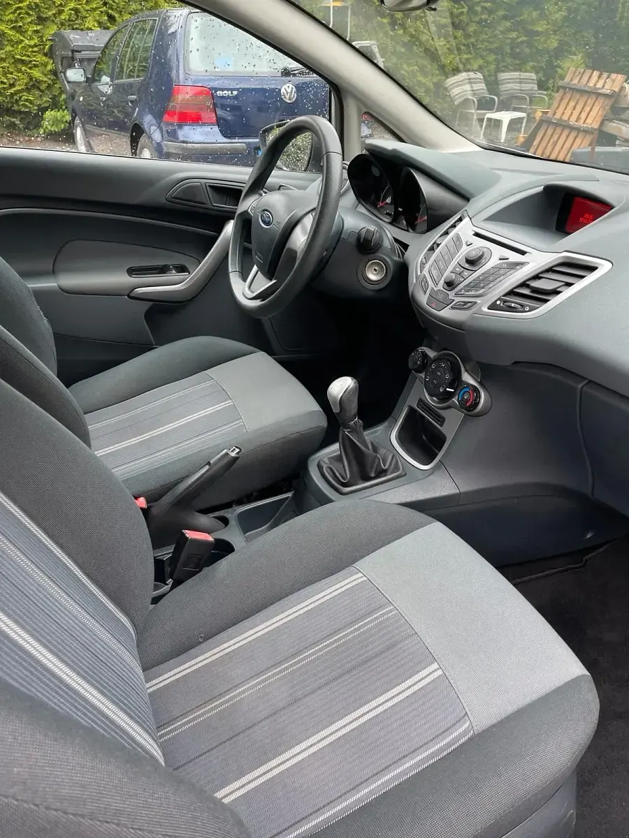 Usata Ford Fiesta 60 CV (44 kW) 2010 Argento Utilitaria