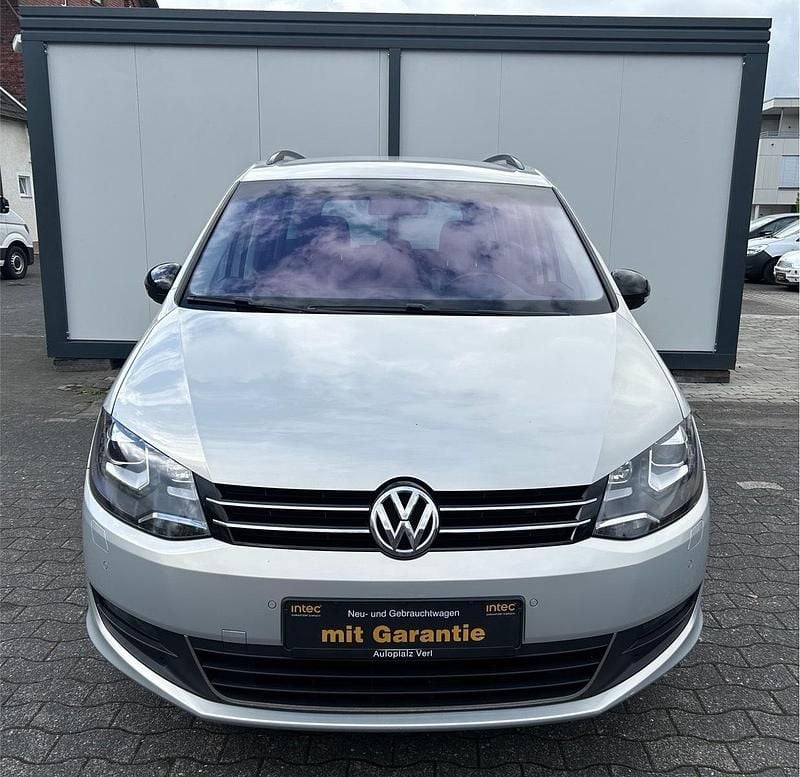 Second-hand VW Sharan Match 140 CP (102 kW) 2012 Gri Monovolum
