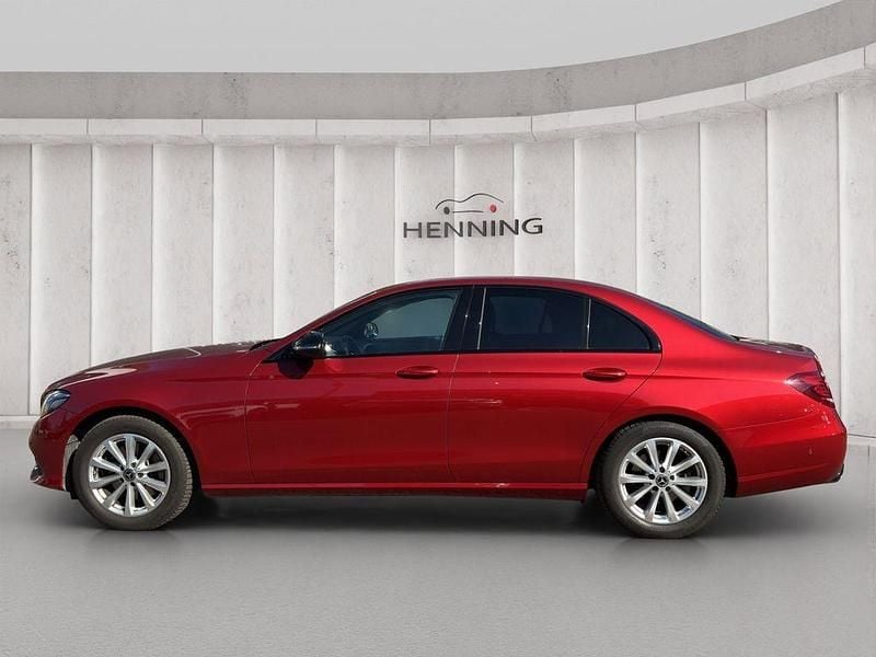 Gebraucht Mercedes E200 Avantgarde 184 PS (135 kW) 2017 Rot Limousine