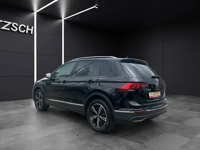 Gebraucht VW Tiguan Active 150 PS (110 kW) 2022 Deep black perleffekt SUV